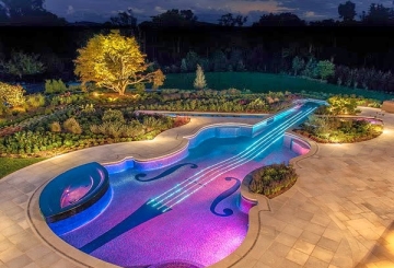 Hồ bơi hình cây đàn violon dành cho người yêu âm nhạc